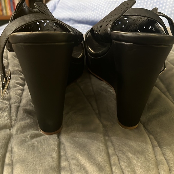 XOXO Wedges Worn Once - Picture 4 of 4